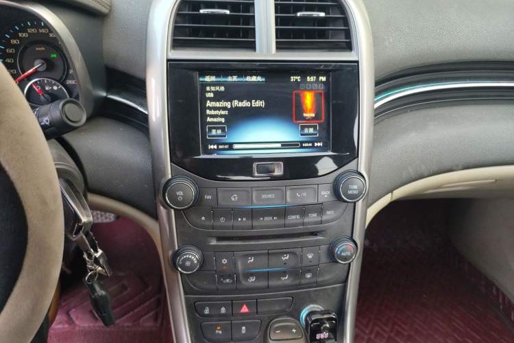 Used Chevrolet Malibu 2013 2.0L Automatic Luxury Edition Audio And AC Panel