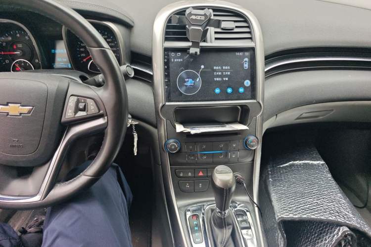 Used Chevrolet Malibu 2013 2.0L Automatic Luxury Edition Audio And AC Panel