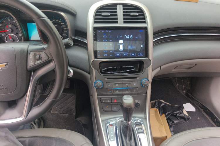 Used Chevrolet Malibu 2013 2.0L Automatic Luxury Edition Audio And AC Panel