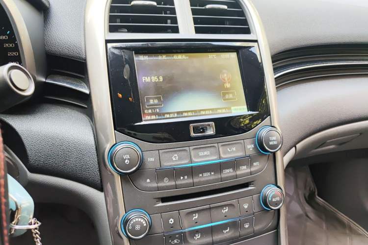 Used Chevrolet Malibu 2013 2.4L Automatic Luxury Edition Audio And AC Panel