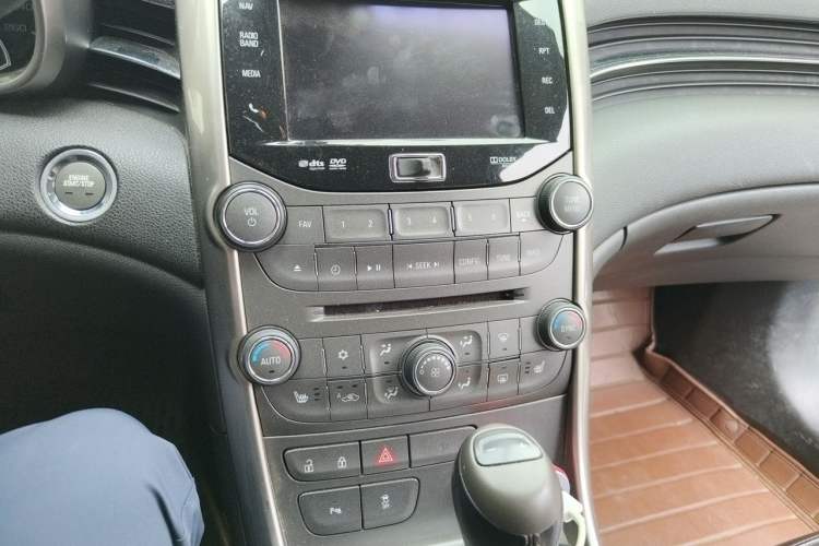 Used Chevrolet Malibu 2013 2.4L Automatic Flagship Edition Audio And AC Panel