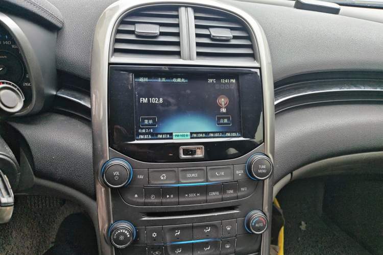 Used Chevrolet Malibu 2013 2.0L Automatic Luxury Edition Audio And AC Panel