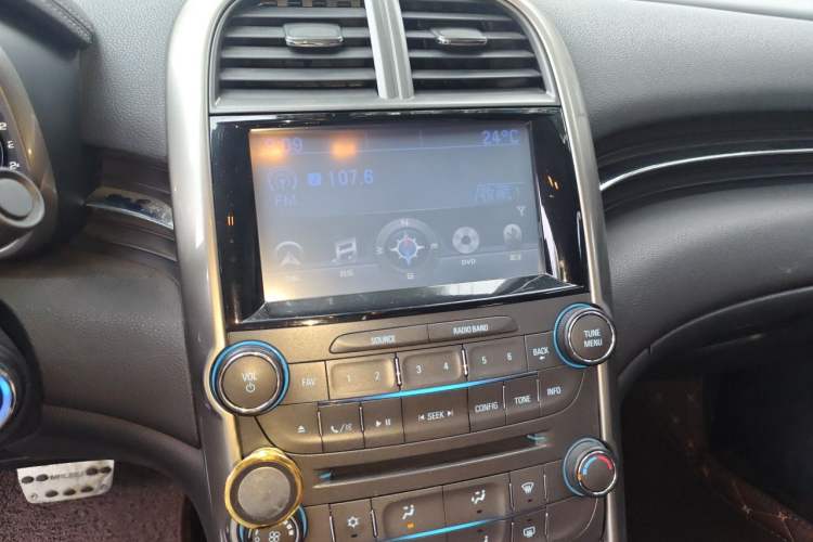 Used Chevrolet Malibu 2013 1.6T Automatic Comfort Edition Audio And AC Panel