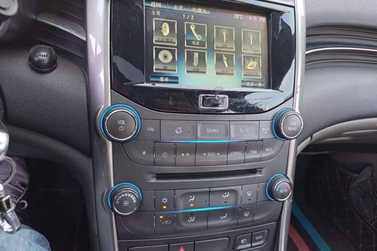 Used Chevrolet Malibu 2013 2.0L Automatic Luxury Edition Audio And AC Panel