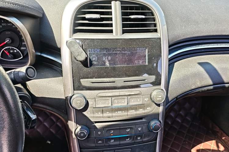 Used Chevrolet Malibu 2013 1.6T Automatic Comfort Edition Audio And AC Panel