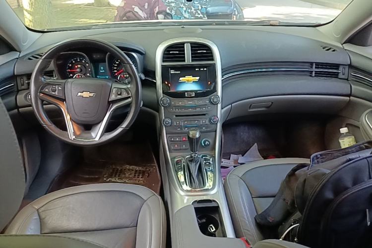 Used Chevrolet Malibu 2013 2.0L Automatic Luxury Edition Center Console
