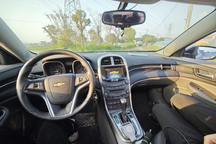 Used Chevrolet Malibu 2013 2.4L Automatic Luxury Edition Center Console
