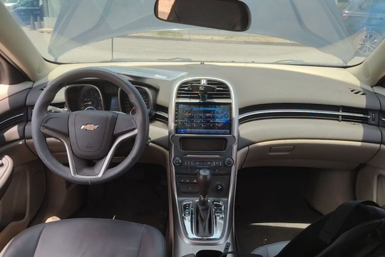 Used Chevrolet Malibu 2013 2.0L Automatic Comfort Edition Center Console