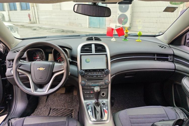 Used Chevrolet Malibu 2013 1.6T Automatic Comfort Edition Center Console