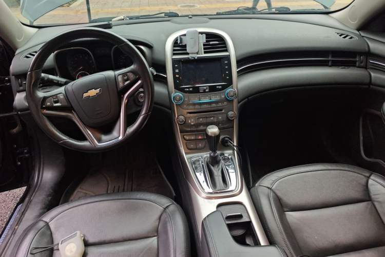 Used Chevrolet Malibu 2013 1.6T Automatic Luxury Edition Center Console