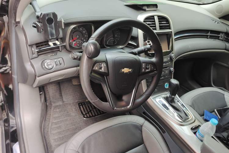 Used Chevrolet Malibu 2013 2.0L Automatic Luxury Edition Center Console