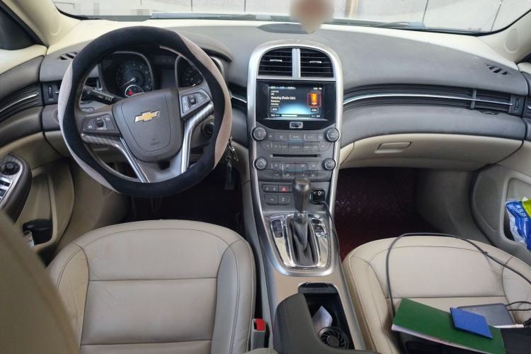 Used Chevrolet Malibu 2013 2.0L Automatic Luxury Edition Center Console