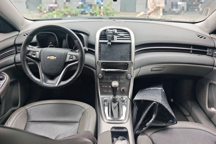 Used Chevrolet Malibu 2013 2.0L Automatic Luxury Edition Center Console