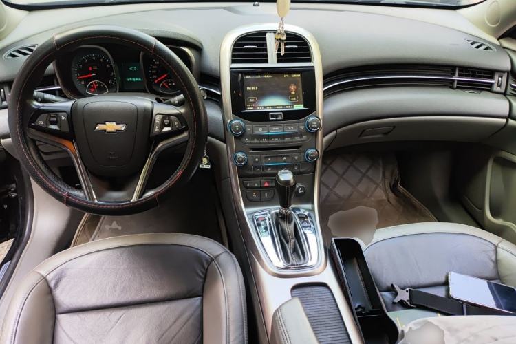 Used Chevrolet Malibu 2013 2.4L Automatic Luxury Edition Center Console