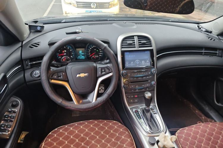 Used Chevrolet Malibu 2013 1.6T Automatic Comfort Edition Center Console