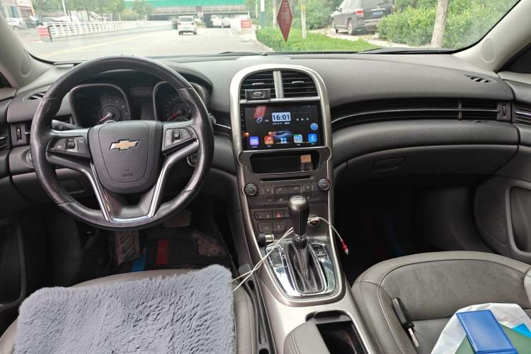 Used Chevrolet Malibu 2013 2.0L Automatic Luxury Edition Center Console