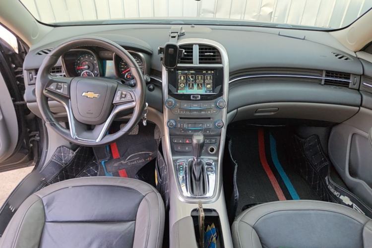 Used Chevrolet Malibu 2013 2.0L Automatic Luxury Edition Center Console