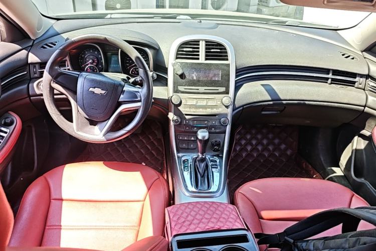 Used Chevrolet Malibu 2013 1.6T Automatic Comfort Edition Center Console