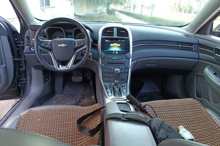 Used Chevrolet Malibu 2013 2.0L Automatic Luxury Edition Center Console
