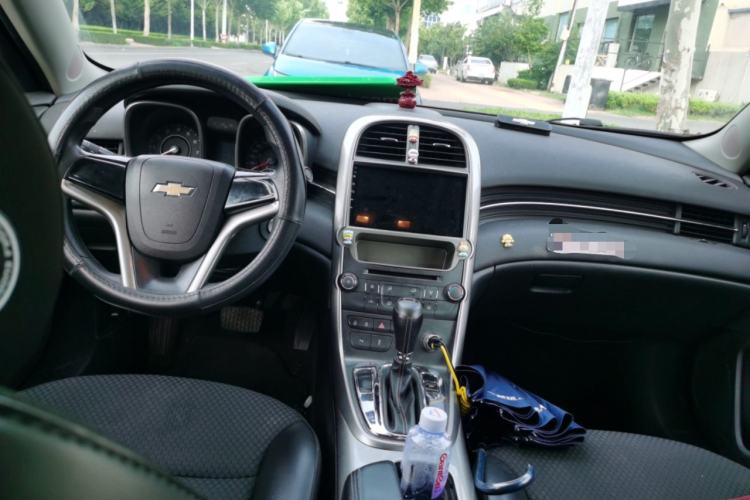 Used Chevrolet Malibu 2013 1.6T Automatic Comfort Edition Center Console