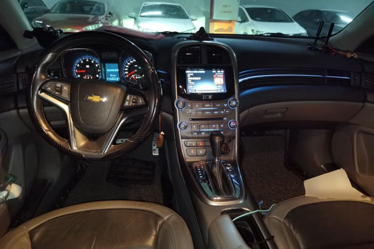 Used Chevrolet Malibu 2013 2.4L Automatic Luxury Edition Center Console
