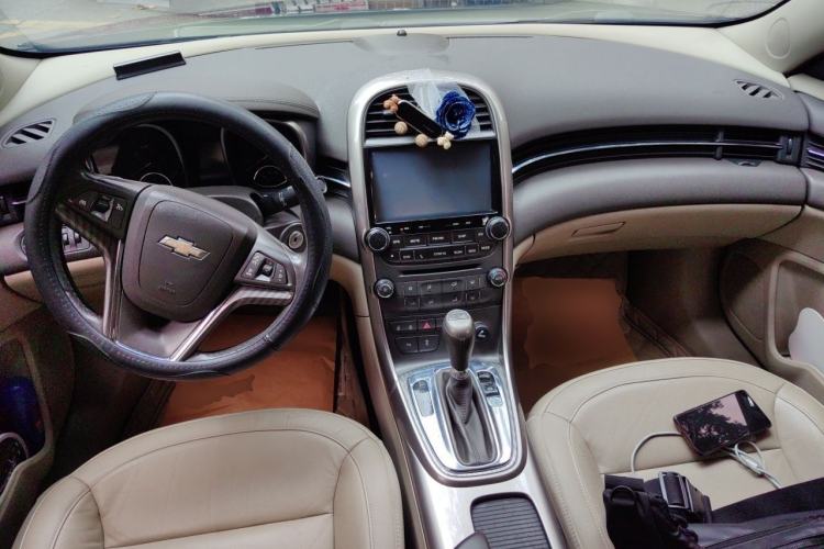 Used Chevrolet Malibu 2013 2.4L Automatic Luxury Edition Center Console