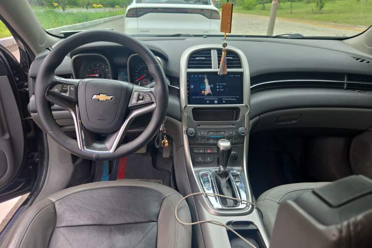 Used Chevrolet Malibu 2013 2.4L Automatic Luxury Edition Center Console