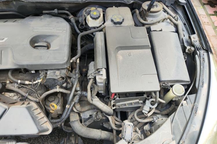 Used Chevrolet Malibu 2013 2.4L Automatic Luxury Edition Engine Bay Left