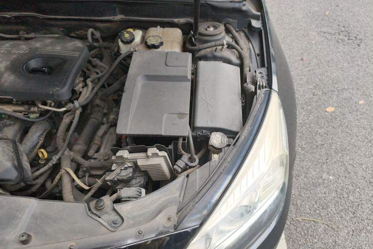 Used Chevrolet Malibu 2013 2.0L Automatic Luxury Edition Engine Bay Left