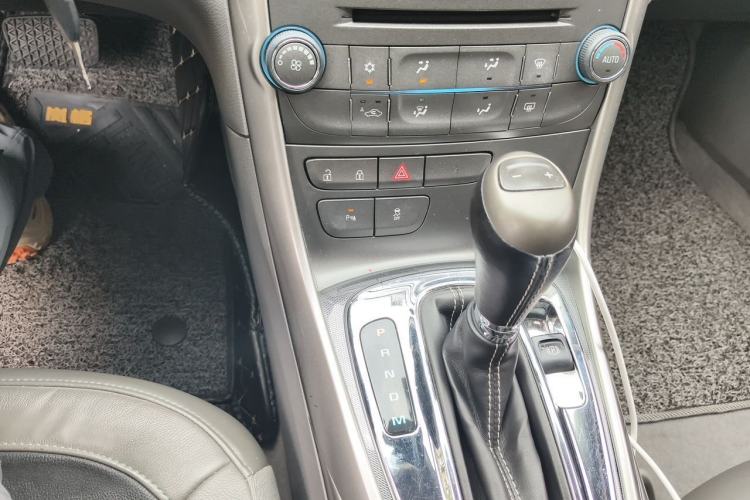 Used Chevrolet Malibu 2013 2.4L Automatic Luxury Edition Gear Lever