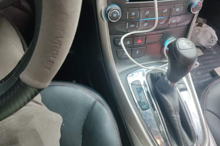 Used Chevrolet Malibu 2013 1.6T Automatic Comfort Edition Gear Lever