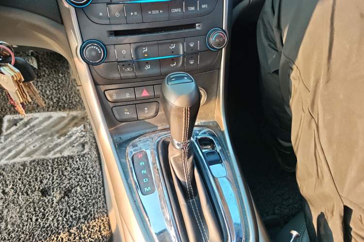 Used Chevrolet Malibu 2013 2.4L Automatic Luxury Edition Gear Lever