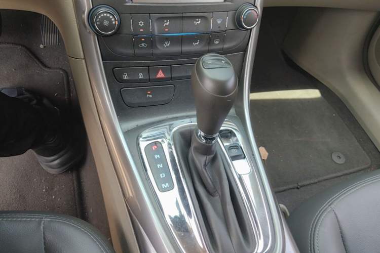 Used Chevrolet Malibu 2013 2.0L Automatic Comfort Edition Gear Lever