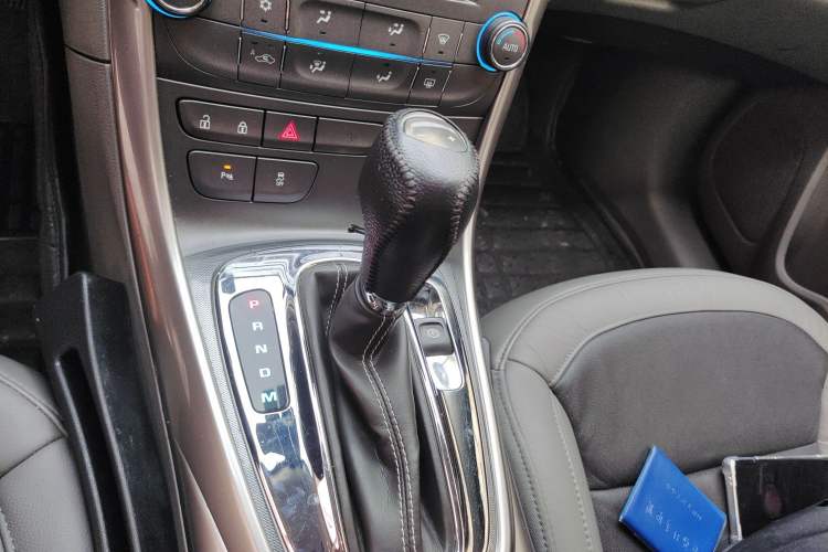 Used Chevrolet Malibu 2013 2.0L Automatic Luxury Edition Gear Lever