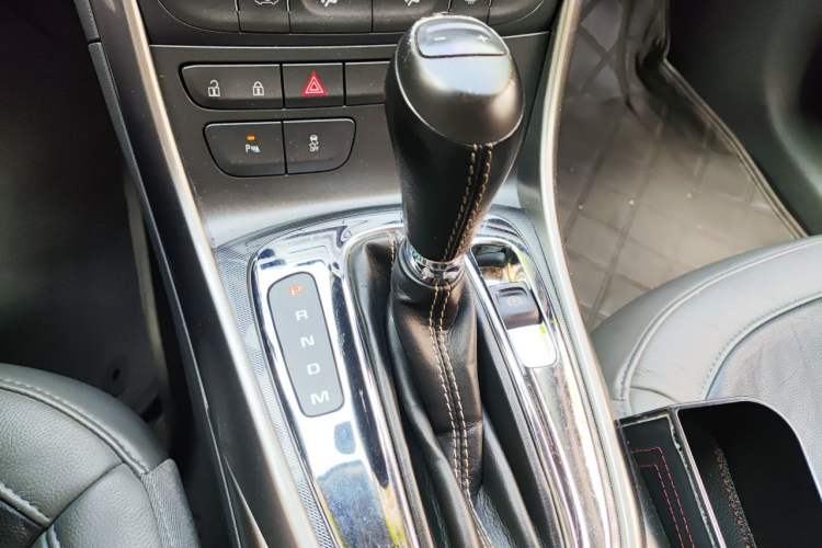 Used Chevrolet Malibu 2013 2.4L Automatic Luxury Edition Gear Lever