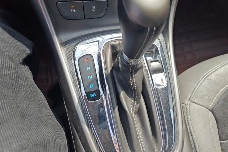 Used Chevrolet Malibu 2013 2.0L Automatic Luxury Edition Gear Lever
