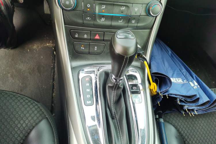 Used Chevrolet Malibu 2013 1.6T Automatic Comfort Edition Gear Lever