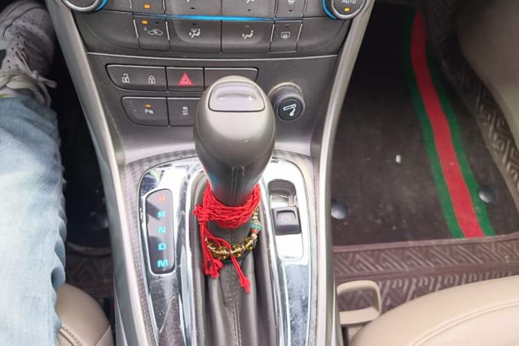 Used Chevrolet Malibu 2013 2.0L Automatic Luxury Edition Gear Lever