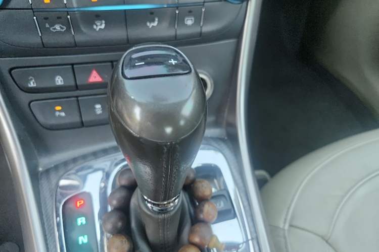 Used Chevrolet Malibu 2013 2.4L Automatic Luxury Edition Gear Lever