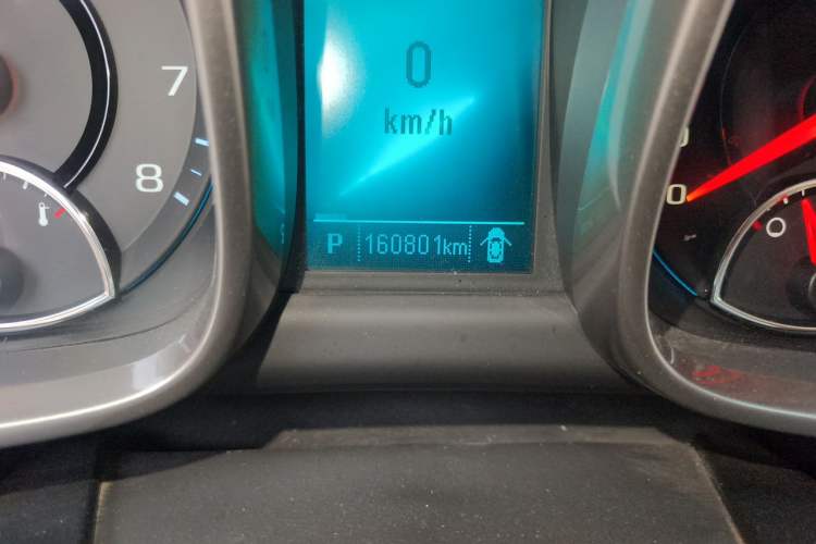 Used Chevrolet Malibu 2013 2.0L Automatic Luxury Edition Odometer Close Up