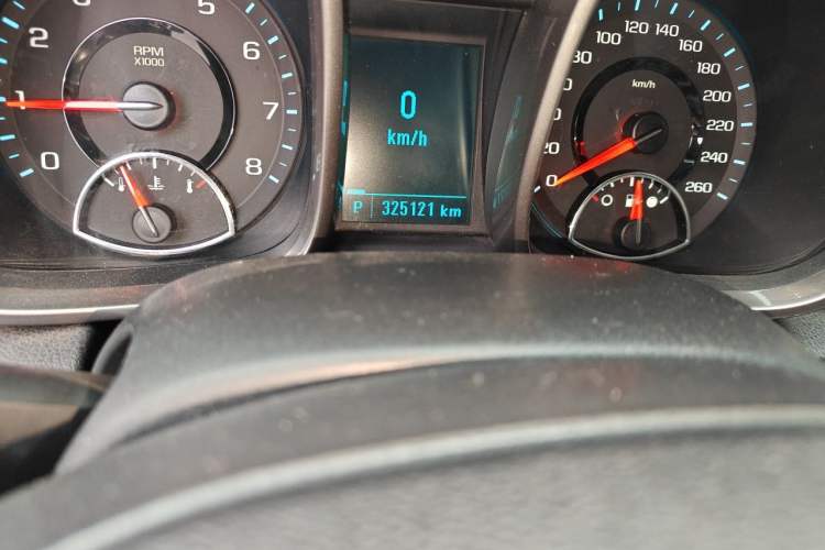 Used Chevrolet Malibu 2013 2.0L Automatic Luxury Edition Odometer Close Up