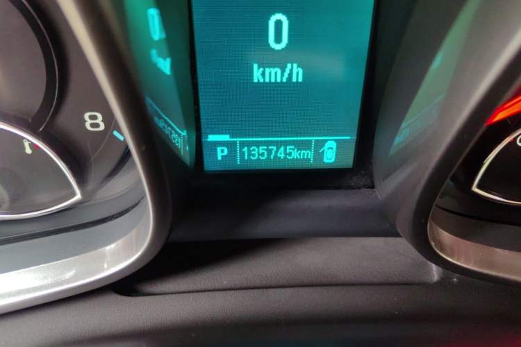 Used Chevrolet Malibu 2013 2.4L Automatic Luxury Edition Odometer Close Up
