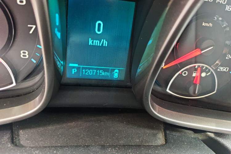 Used Chevrolet Malibu 2013 2.4L Automatic Luxury Edition Odometer Close Up