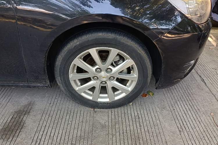 Used Chevrolet Malibu 2013 2.0L Automatic Luxury Edition Right Front Wheel Hub