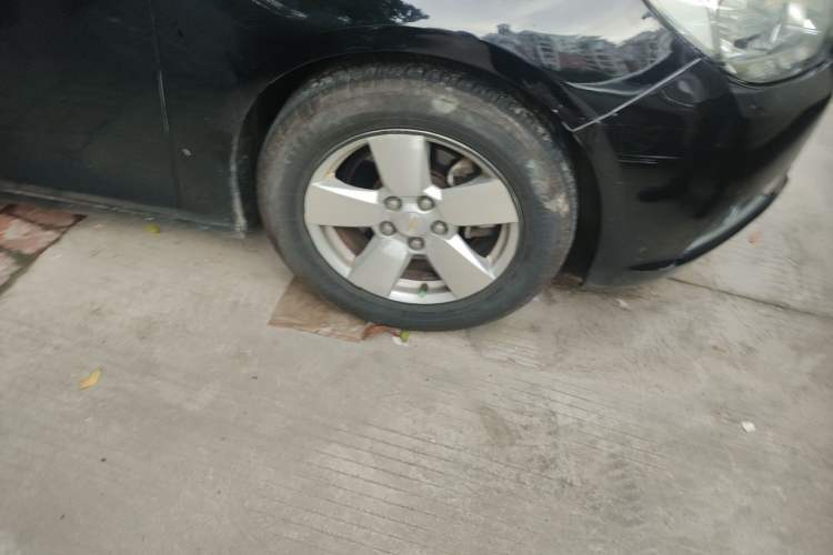 Used Chevrolet Malibu 2013 1.6T Automatic Comfort Edition Right Front Wheel Hub