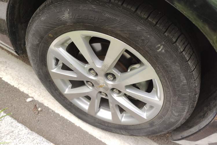 Used Chevrolet Malibu 2013 2.0L Automatic Luxury Edition Right Front Wheel Hub