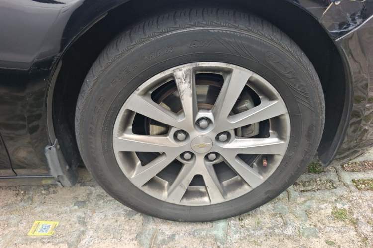 Used Chevrolet Malibu 2013 2.0L Automatic Luxury Edition Right Front Wheel Hub