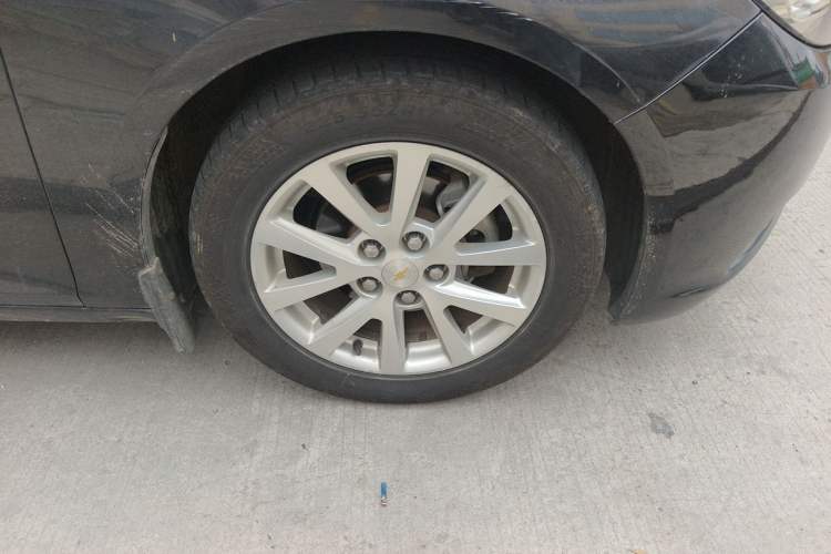 Used Chevrolet Malibu 2013 2.0L Automatic Luxury Edition Right Front Wheel Hub
