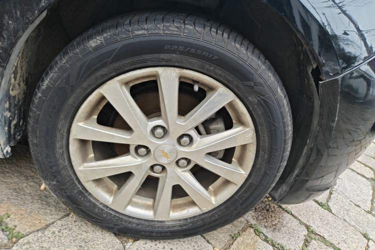 Used Chevrolet Malibu 2013 2.0L Automatic Luxury Edition Right Front Wheel Hub