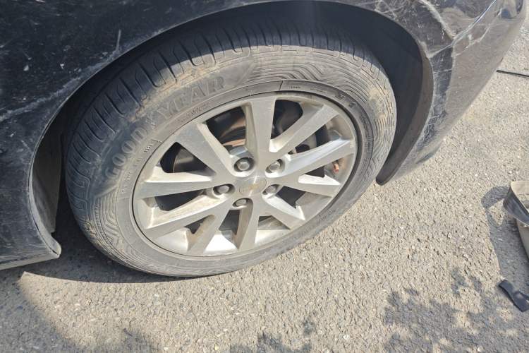 Used Chevrolet Malibu 2013 2.0L Automatic Luxury Edition Right Front Wheel Hub